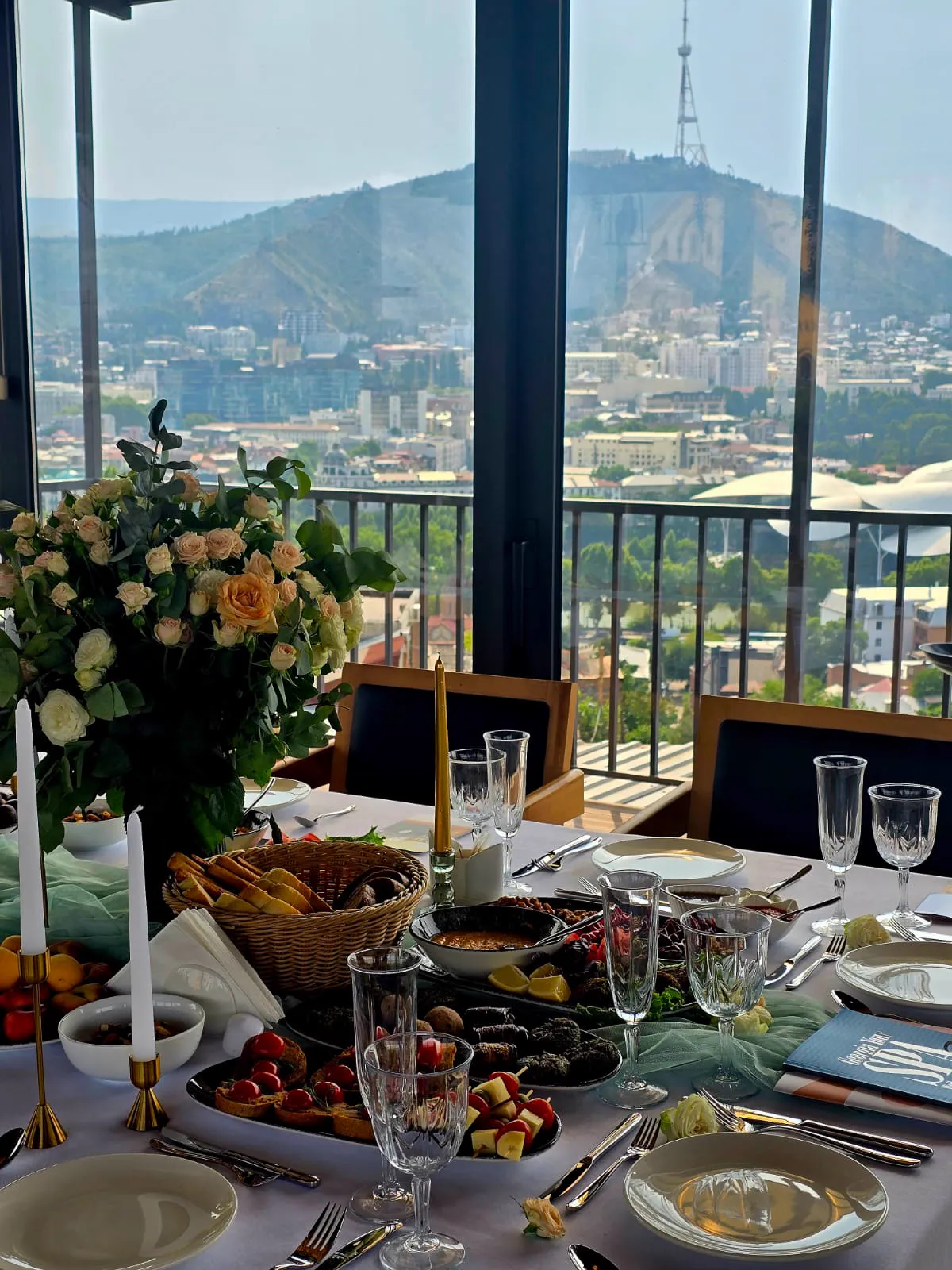 Table setting with flowers